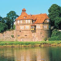 Malerisch an der Weser gelegen: das Schloss Petershagen