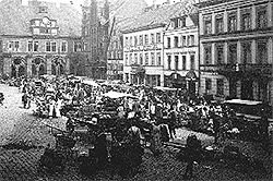 Markt vor dem Mindener Rathaus um 1900